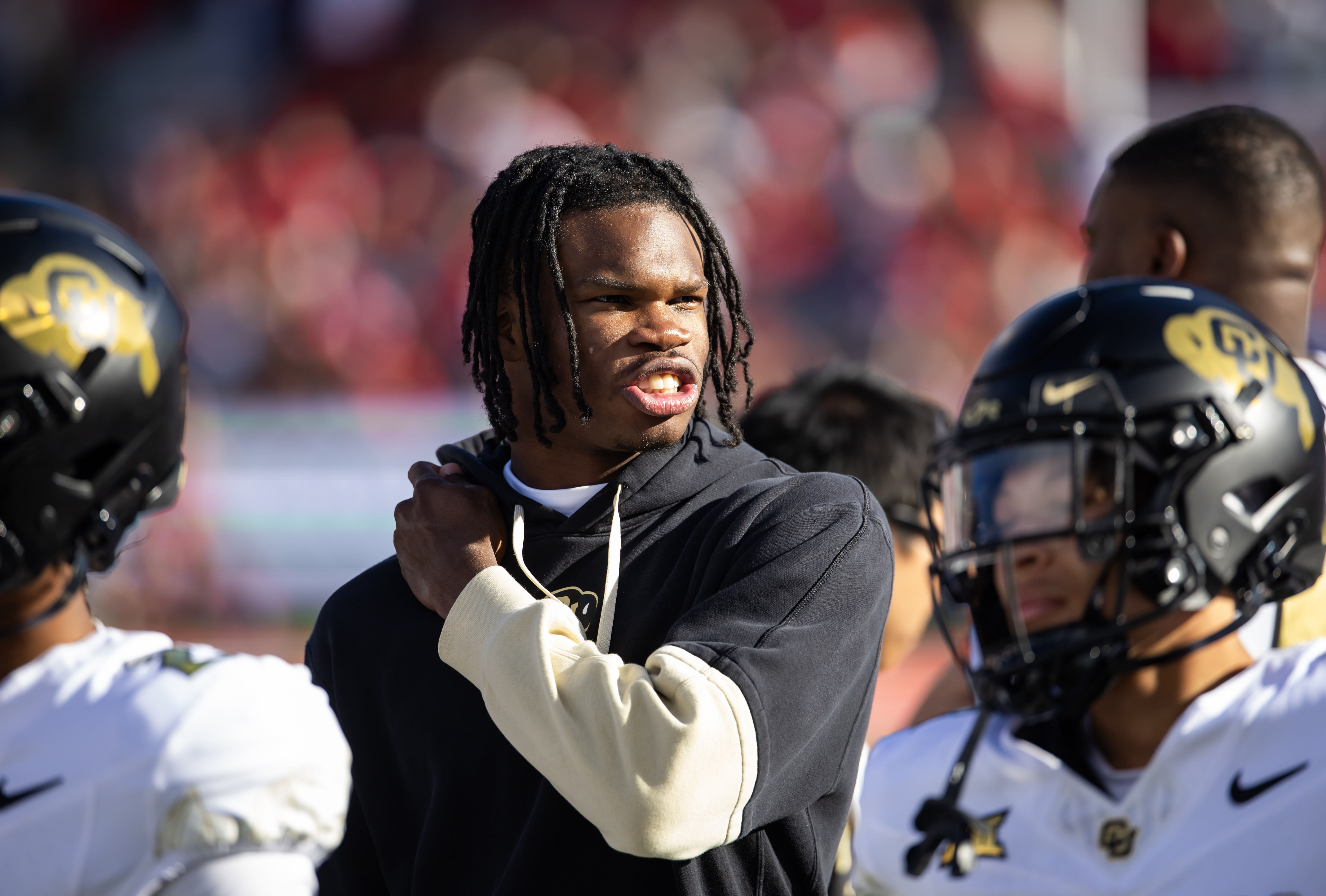 Travis Hunter is dealing with a shoulder injury - Source: Imagn